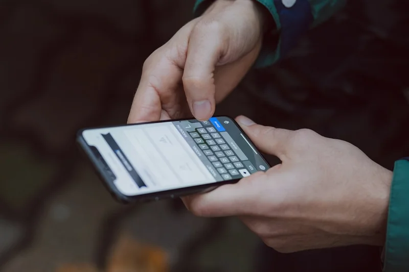 Person searching for a photographer on their smartphone — organic search intent